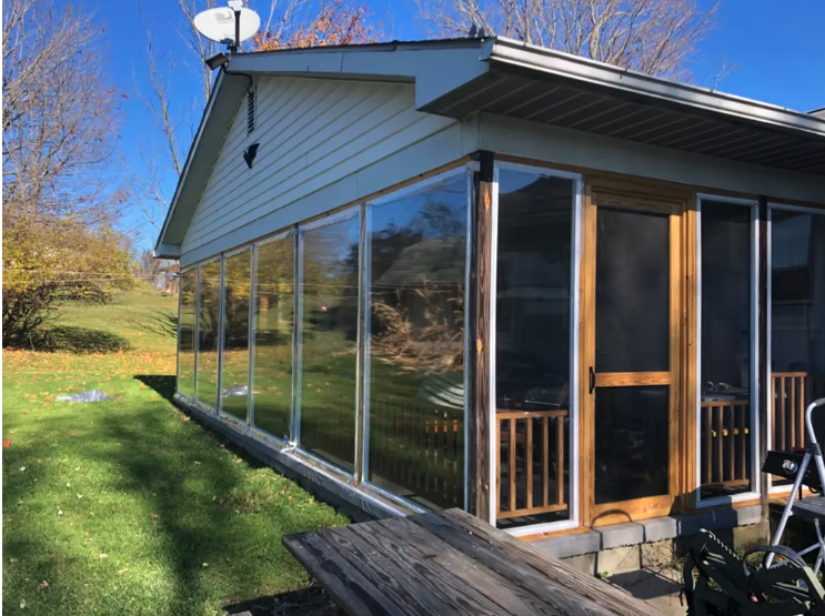 Sunroom insulated with clear vinyl